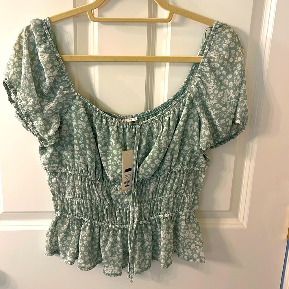 NWT Mi ami Green and White Floral Blouse
